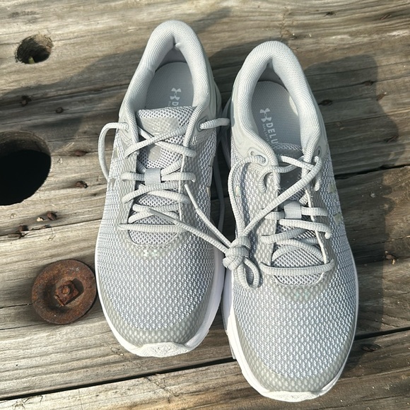 Under Armour Shoes - Like New Under Armour Charged Tennis Shoe